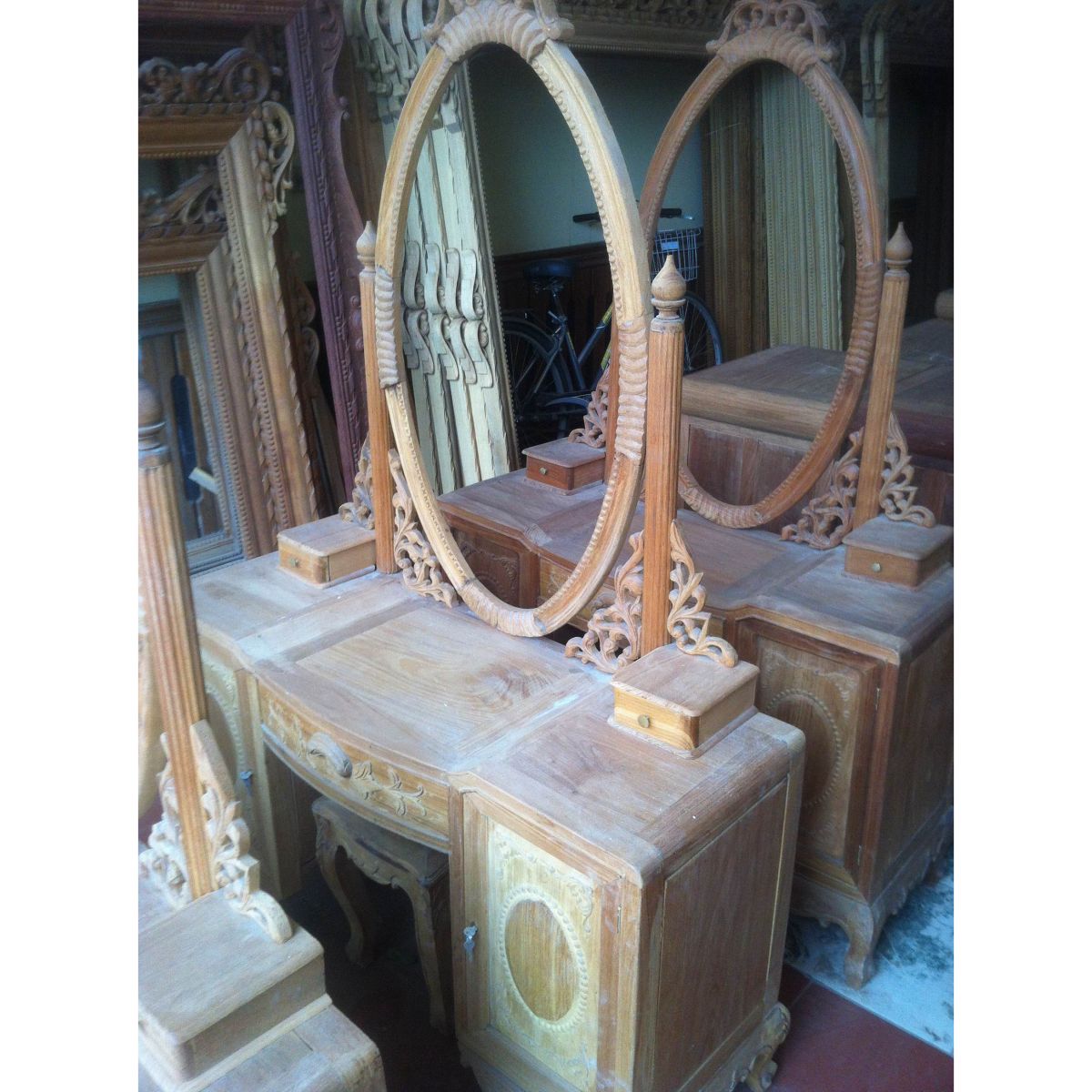 BÀN PHẤN TL327